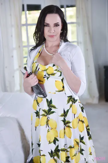 Dana DeArmond – Tattooed Curvy MILF Rides Cock for Anal by the Pool