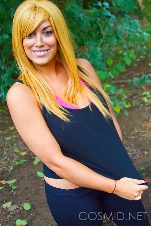 Tasha Cole: Busty Blonde BBW Poses Outdoors in Yoga Pants – photo 6 of 16