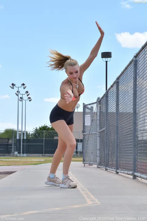 Hanna Hawthorne: Slim Blonde in a Bikini and Shorts Flashes Outdoors at the Gym – photo 8 of 20
