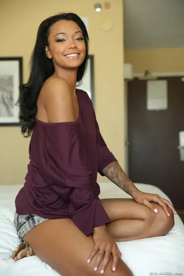 Ebony Brunette in Shorts Pulls Panties Aside and Spreads