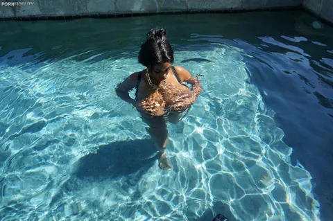 Maserati Xxx: Ebony MILF Flaunts Her Huge Natural Tits by the Pool – photo 4 of 17
