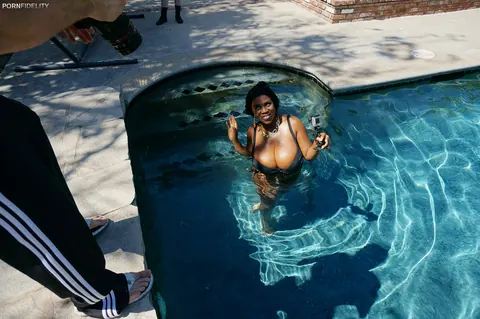 Maserati Xxx: Ebony MILF Flaunts Her Huge Natural Tits by the Pool – photo 2 of 17