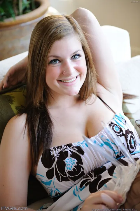 Danielle Delaunay: Busty Blonde Masturbates with a Vibrator in a Car – photo 13 of 20