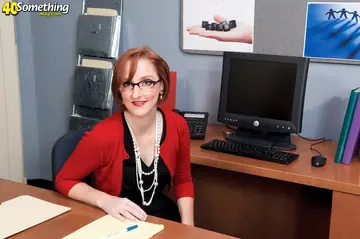 Layla Redd – Redhead MILF in Pantyhose Sucks Her Partner