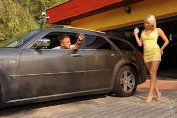 Mandy Dee – Busty Blonde MILF Rides Outdoors Until He Cums on Her Tits