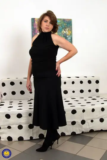 Short-Haired MILF in Heels Sucks Cock and Fingers Herself