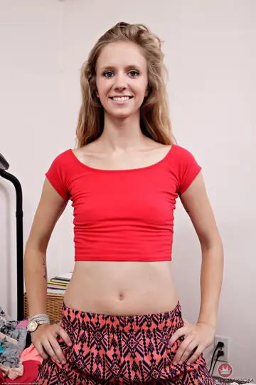 Rachel James – Petite Blonde Strips Nude and Shows Her Tattoos
