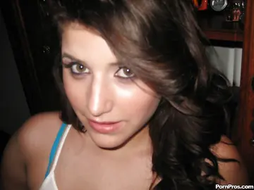 Eva Dior – Amateur Thick Brunette Flaunts Her Big Natural Tits and Spreads Her Legs