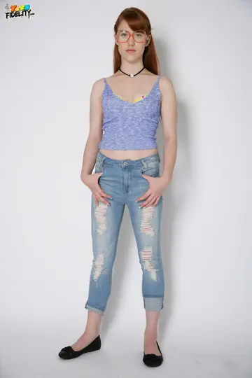 Gwen Stark – Pale Redhead Reveals Her Natural Tits in Jeans