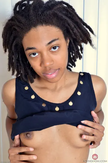 Olivia Green – Ebony Brunette with Short Hair Spreads Her Hairy Pussy Wide
