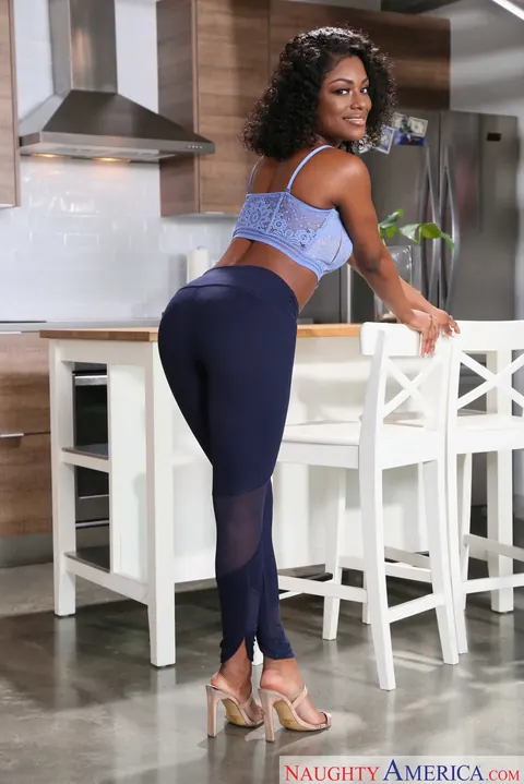 Evi Rei: Curly Ebony Brunette Shows Her Big Tits in High Heels – photo 5 of 20