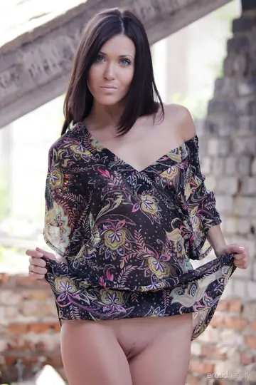 European Brunette Poses Nude Outdoors with Confidence