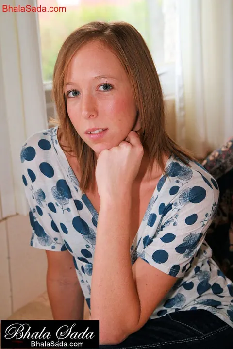 Redhead Poses in Jeans for a Clothed Tease – photo 8 of 15
