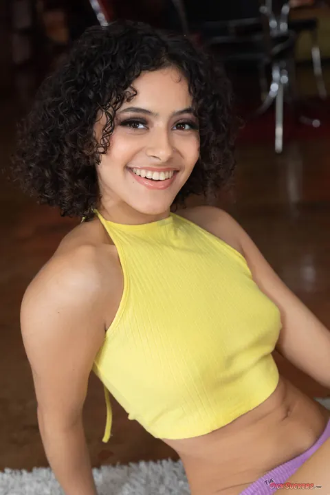 Dani Diaz: Curly-Haired Latina Ebony Woman Peels Off Her Shorts for POV Sex – photo 5 of 15