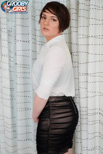 Thick Trans Woman Undresses and Shows Her Anus