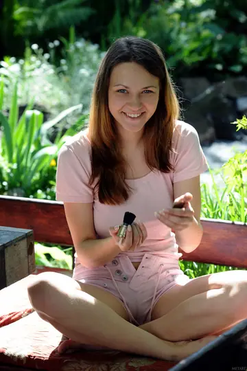 Woman in Shorts Pulls Them Aside and Spreads Her Pussy Outdoors