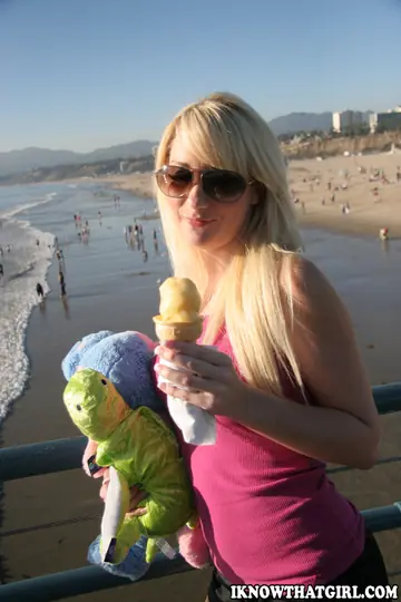 Missy Woods – Thick Blonde in Glasses Shows Her Big Tits and Fucks on the Beach