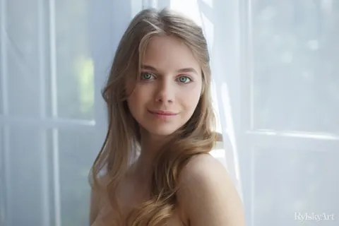 Hairy Woman Strips Naked and Spreads Her Legs Wide – photo 6 of 16