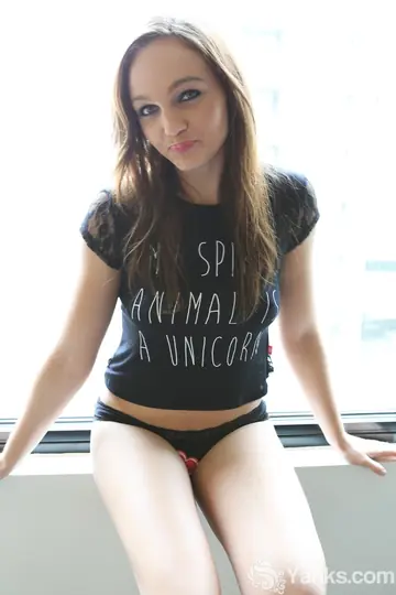 Anne Melbourne – Petite Australian Brunette Pulls Panties Aside and Spreads Her Pussy