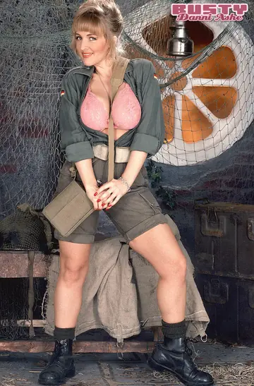 Danni Ashe – Blonde MILF Strips Out of Her Boots and Socks and Spreads Her Pussy