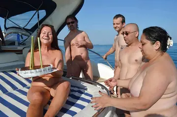 Tinny Rados – Brunette Gives a Blowjob and Takes a Cumshot on a Boat