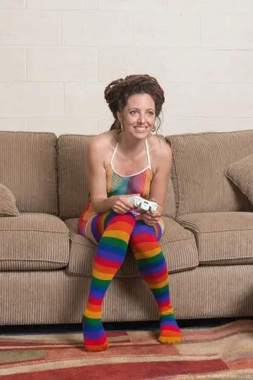 Hairy Brunette MILF Fingers Her Pussy and Uses a Toy