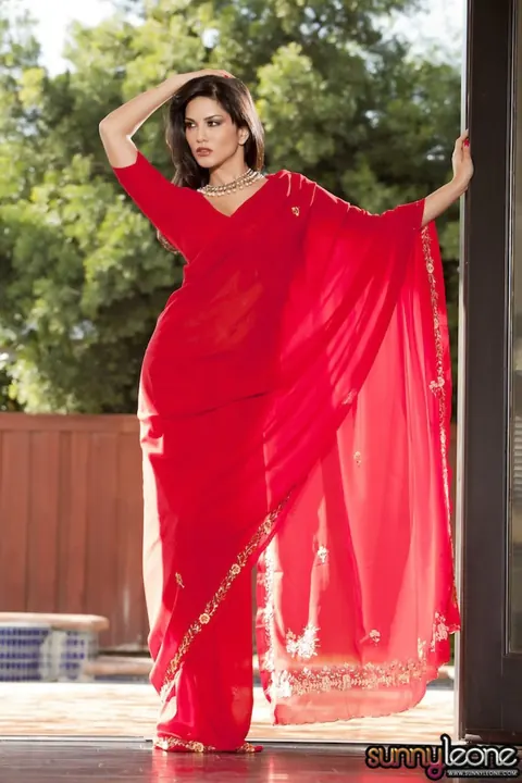 Sunny Leone: Indian Brunette MILF Shows Off Her Big Enhanced Tits – photo 2 of 17