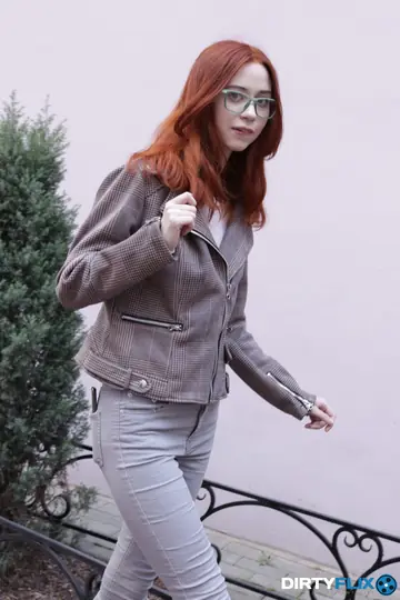 Lagoon Blaze – Tall European Redhead Blows Her Partner Outdoors