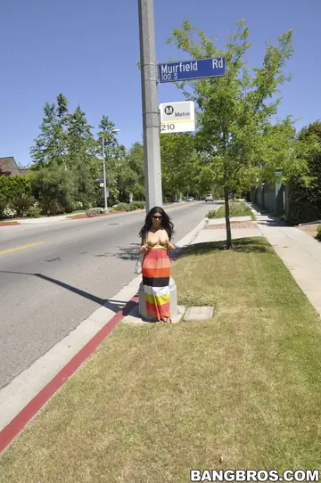 Cassandra Cruz – Slim Latina MILF Fucks Outdoors in a Bikini