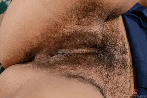 Kitty Catherine: Tall Latina Shows Her Hairy Pussy – photo 12 of 20