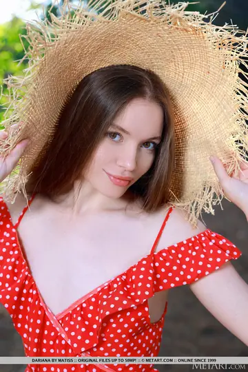 Thick Babe Spreads Her Shaved Pussy Outdoors