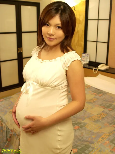 Pregnant Japanese Woman in Lingerie Fucks Missionary – photo 2 of 12