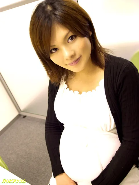 Pregnant Japanese Woman in Lingerie Fucks Missionary – photo 1 of 12