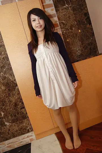 Japanese Woman Removes Her Pantyhose and Spreads Her Legs in the Bathroom