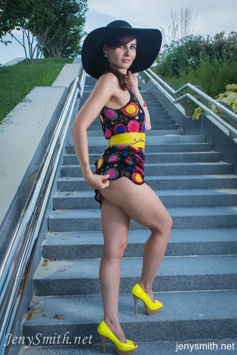Jeny Smith: Brunette MILF Spreads Her Shaved Pussy Outdoors in High Heels – photo 5 of 15