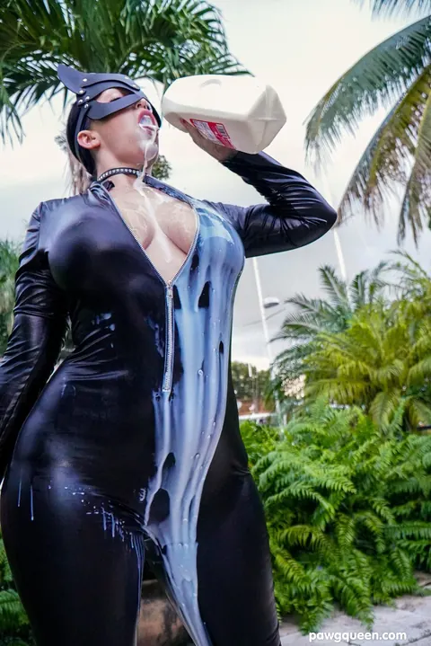 Ryan Smiles: Thick Brunette in Latex Poses Outdoors – photo 8 of 21
