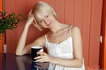 Short-Haired Babe Strips Out of Her Jeans and Spreads Her Hairy Pussy