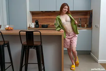 Luna Lynx – Slim Redhead Latina Fingers Her Hairy Pussy