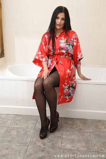 Amber Belle – Thick Brunette Strips Off Her Lingerie and Heels in the Bathroom