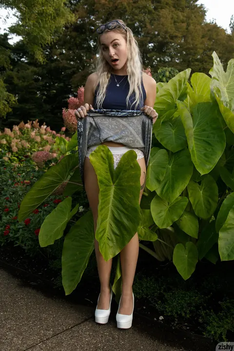 Stella Garmen: Blonde with Big Natural Tits Flashes Outdoors – photo 8 of 13
