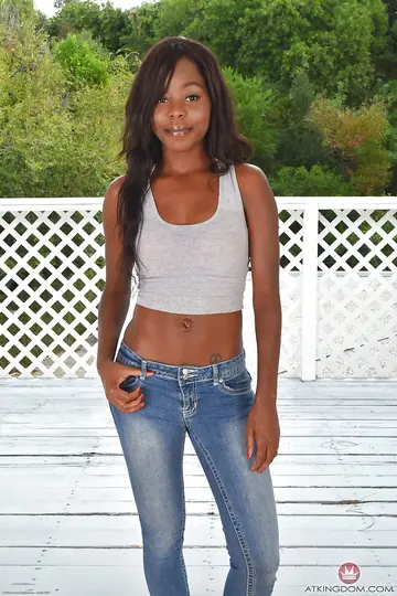 Ebony MILF Pulls Jeans Aside to Spread Her Shaved Pussy Outdoors