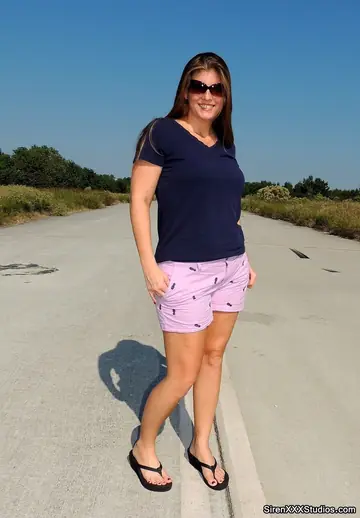 Kloe Joy – PAWG MILF Strips Outdoors Before Anal Sex and Dildo Play