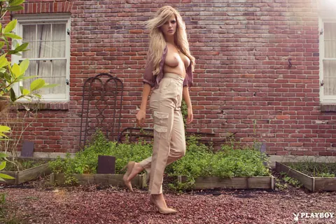 Stephanie Branton: Blonde with Big Natural Tits Strips Outdoors – photo 10 of 15