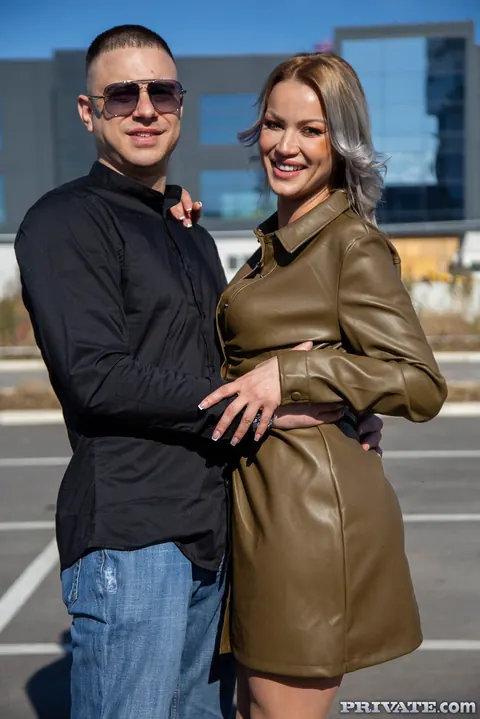 Lia Lin: Tall Russian Brunette Kisses Her Partner – photo 7 of 20