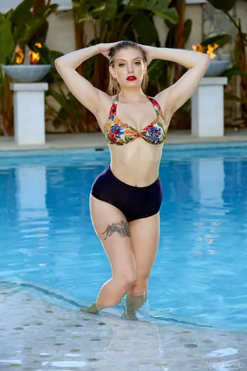 Giselle Palmer – Busty Blonde Sheds Her Bikini Poolside to Reveal Her Hairy Pussy