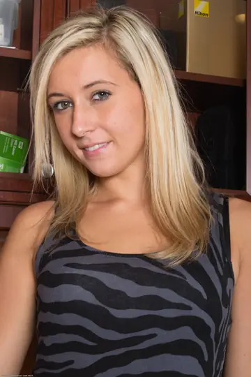 Lilly Banks – Slim Blonde Shows Her Small Natural Tits and Spreads Wide