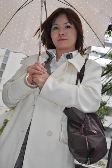 Chiho Fujii – Japanese Granny Spreads Her Hairy Pussy Outdoors for a Creampie