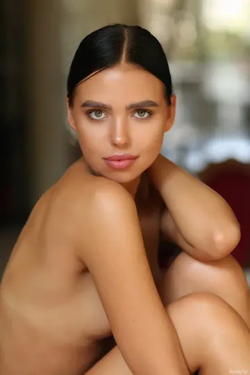 Venice Lei – Slim Brunette with Natural Tits Spreads Her Ass and Pussy Wide