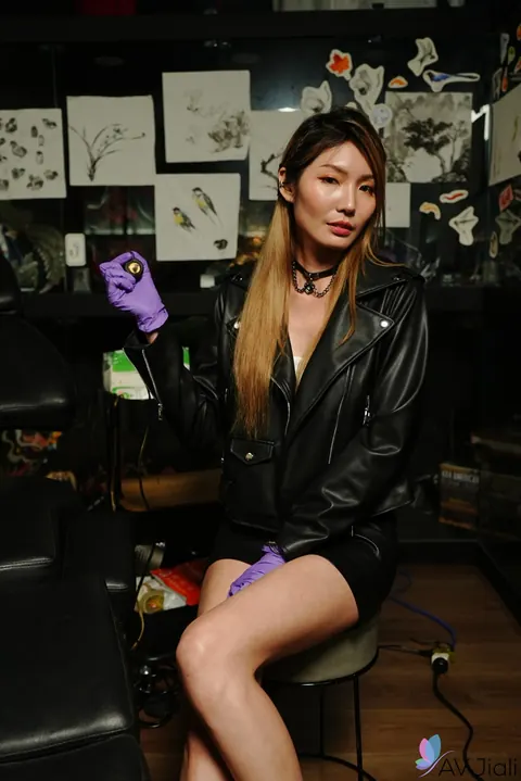 Li Zhiyan: Chinese Brunette in Leather Fucks Her Client – photo 3 of 21