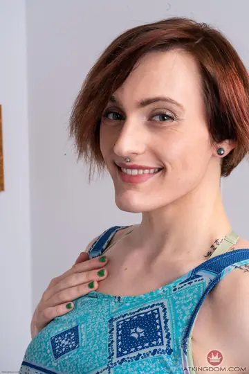 Lauren Laurent – Redhead MILF Strips and Shows Her Hairy Pussy